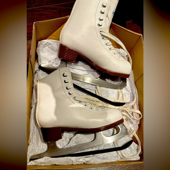 Jackson girls figure skates - Picture 4 of 4